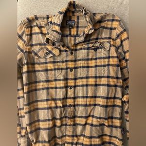 M Patagonia Button Down